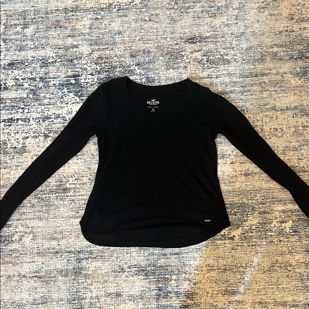 Hollister Women's Elegant Black Long Sleeve Tee